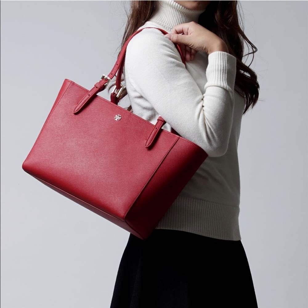 Tory Burch❤️ “Emerson small buckle tote” - Picture 2 of 8